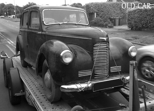 A 1940s car
